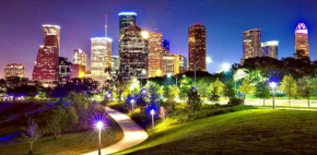 Relaxation Room 2 min walk to Toyota Ctr!!!
